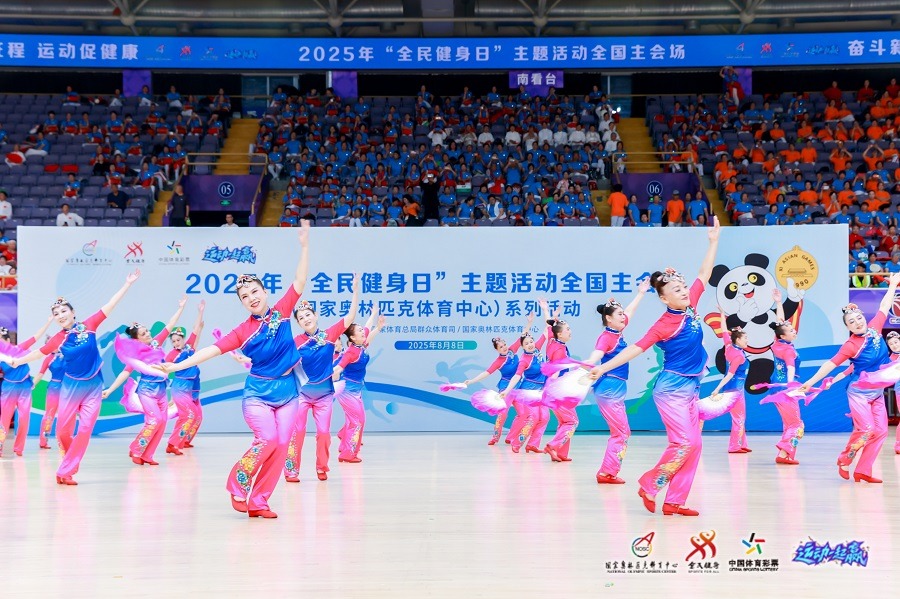 詹姆斯将离开湖人 遭东契奇质问